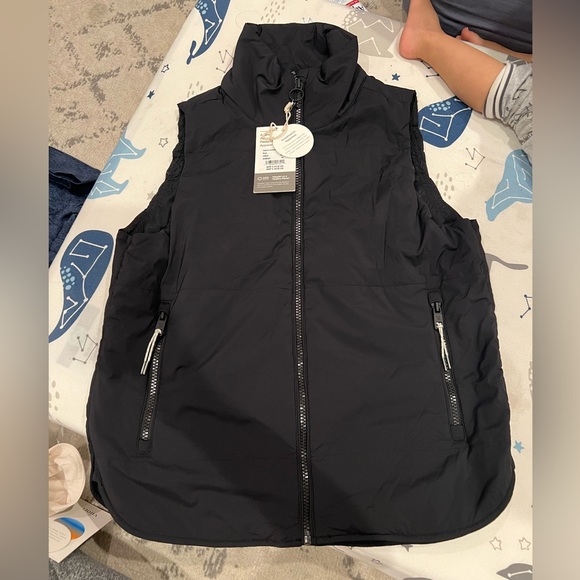 Vuori Jackets & Blazers - bnwt VUORI canyon insulated vest